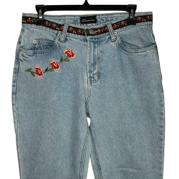 Y2K VTG Embroidered High Waist Boot Cut Light Wash Jeans Size 9 - Picture 3 of 12